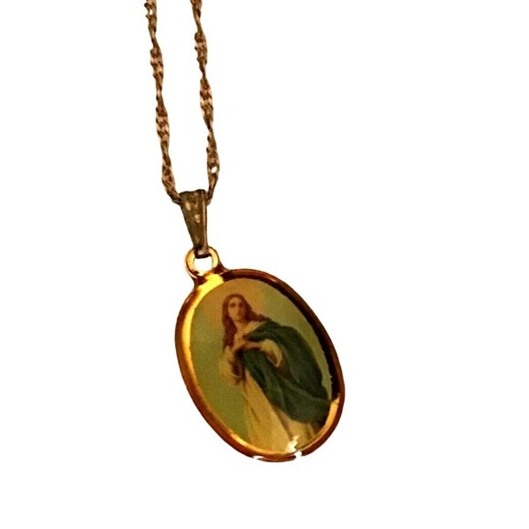 VINTAGE GOLD PHOTO PENDANT CHARM IMMACULATE CONCEPTION NECKLACE - Picture 5 of 5